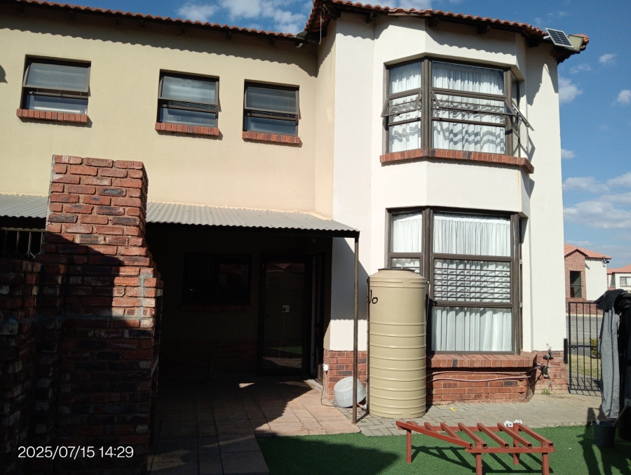 To Let 3 Bedroom Property for Rent in Waterval East North West